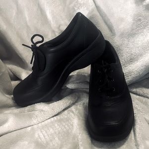 RED WING Women’s steel toe safety work shoes